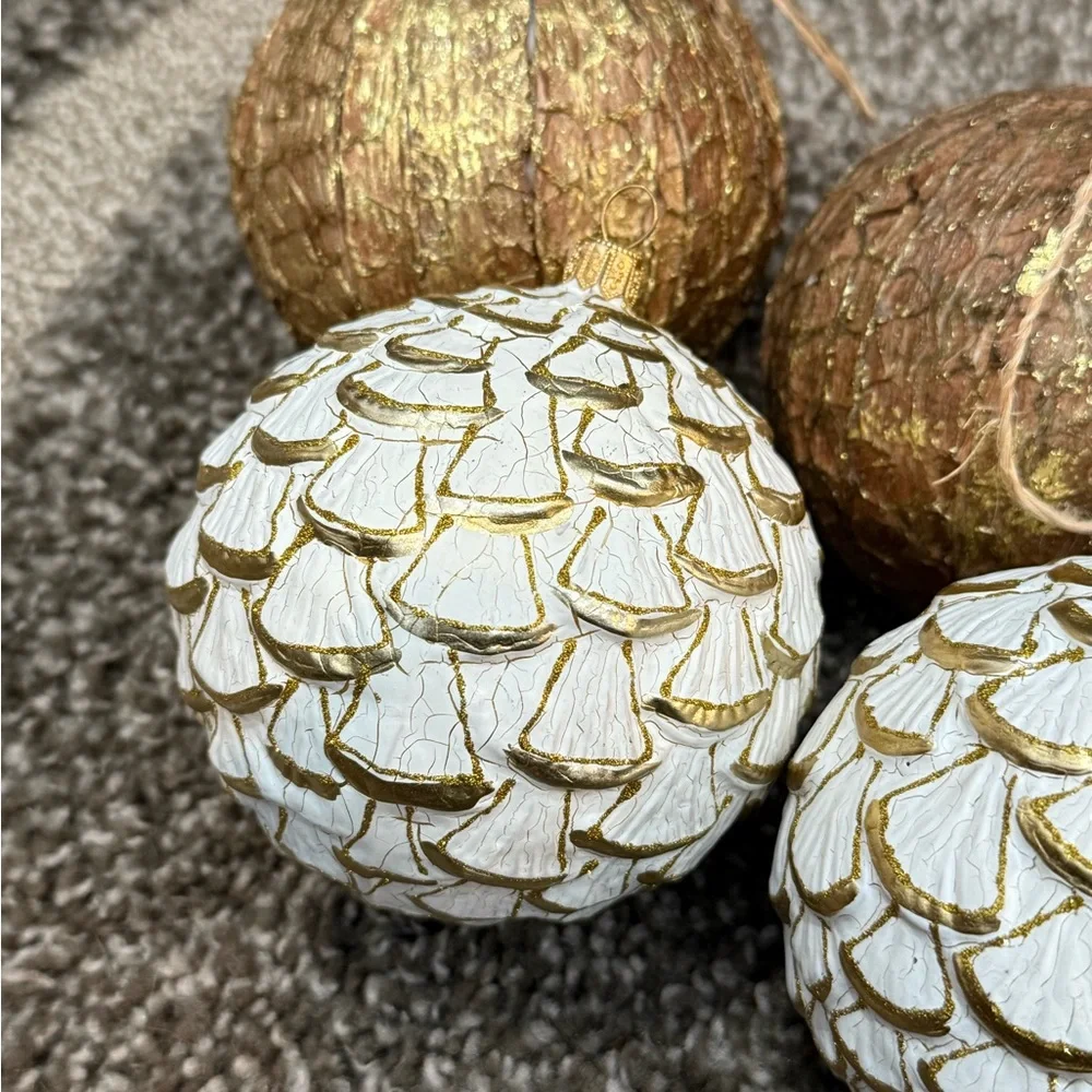 Vintage Trimsetter Style Gilded Gold Veined Christmas Ornaments 5pc